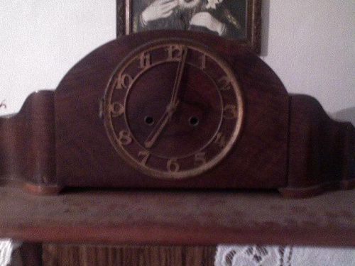 zabytkowy zegar mojej babci.... jest starszy ode mnie :O