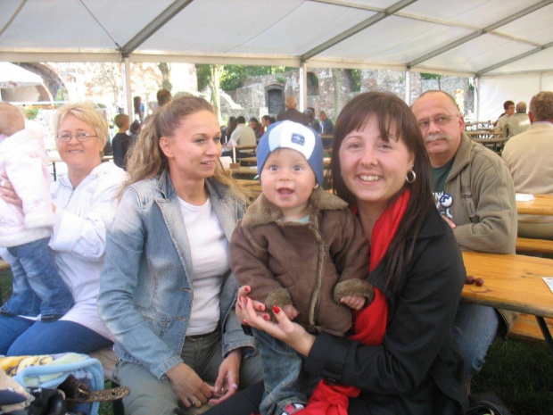 Oktoberfestna zamku
Igorek i ciocia Madzia :-)