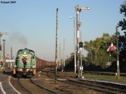 15.10.2007 SM42 -1127 z przetokiem wagonów towarowych z KOA na KOB.