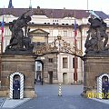 Weekend w Pradze (Wejście do zamku na Hradczanach) #Muzeum #Praga #Zabytki #Zamek #Warta