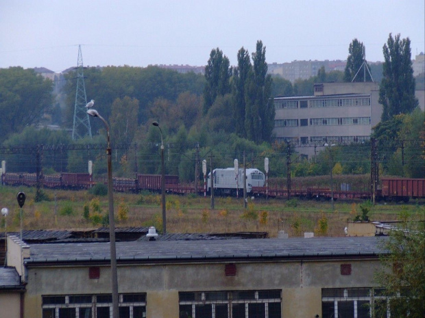 8.10.2007 Skład ciągnięty przez ET42. W składzie widzimy 2 lokomotywy, jedną za et42 jest to nowa stonka a dalej to pseudo gagarin