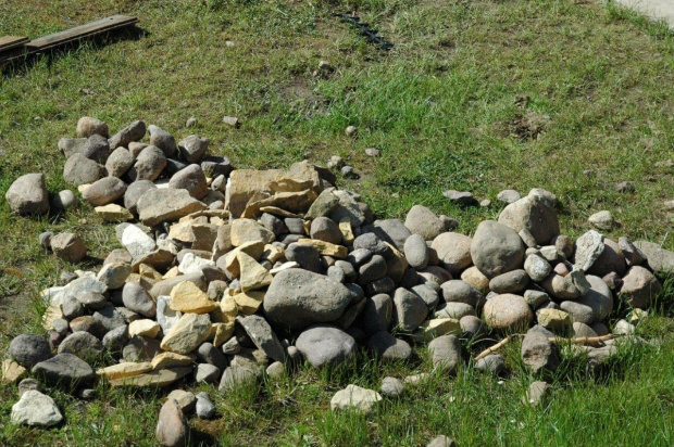Kamienie na skalniak i inne potrzeby - zebrane na łące