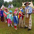 W plenerze najlepiej smakują pieczone kiełbaski.