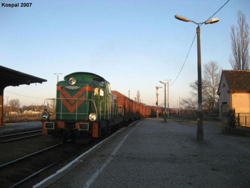 15.11.2007 SM42-648 z pociągiem towarowym
