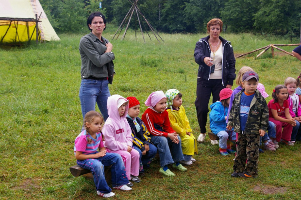 Pożegnanie z indianami i zdjęcia grupowe.