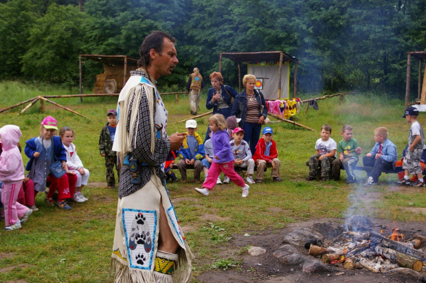 Pożegnanie z indianami i zdjęcia grupowe.