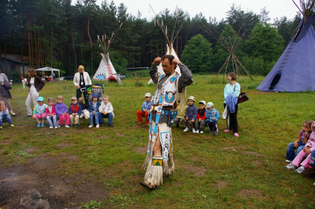 Pożegnanie z indianami i zdjęcia grupowe.