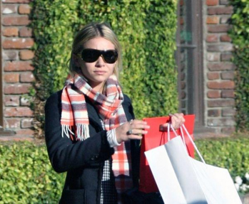 Ashley Shopping in LA-paparazzi grudzień 2007