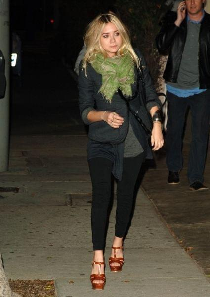 Ashley steps out to new hotspot Comme Ca in Hollywood-events listopad 2007