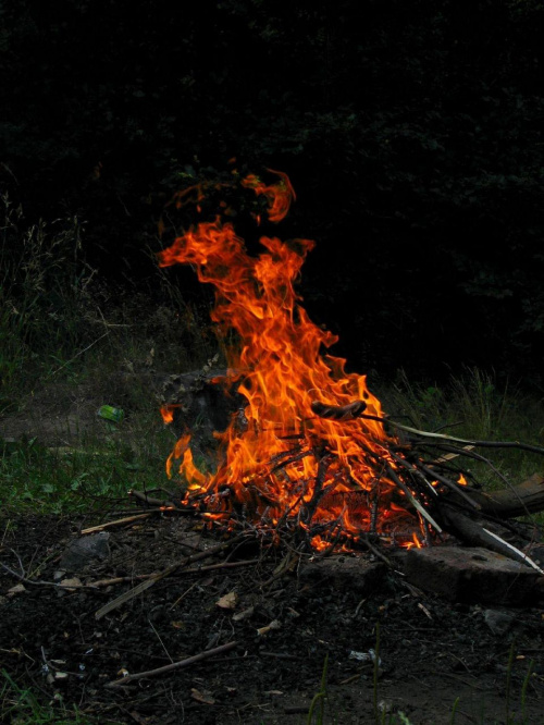 nie ma jak zwęglona kiełbacha :D
prosto z piekielnych czeluści :D #ogień #ognisko