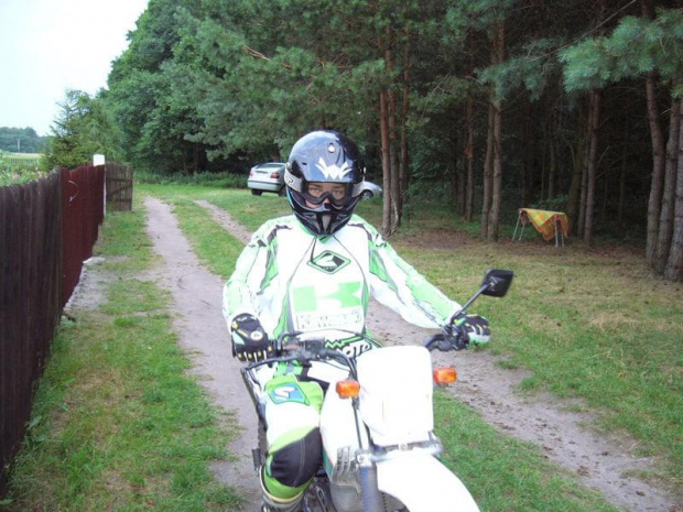 Na motocyklu YAMAHA XT 225 SEROW (w stroju taty:P)