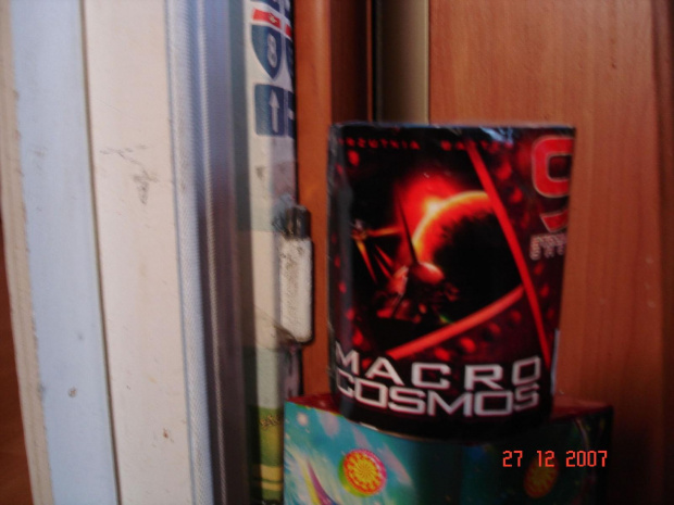 Mój nieco skromny stuff na sylwestra 2007/2008. Do tego dochodzą jeszcze motylki,bączki i petardy.