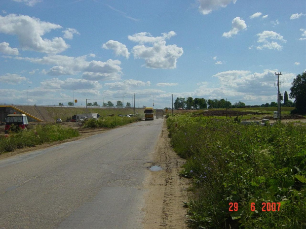 odcinek DW 226 przed likwidacją widok na zachód. Z lewej nowy wjazd na rondo zachodnie i WD 2.