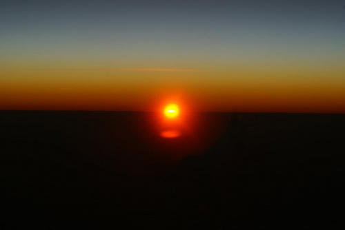 wschód słońca z okien samolotu #WschódSłońca