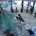 Widok z naszego pietra na hol hotelowy... w dole nasze dzieciaczki kochane :)