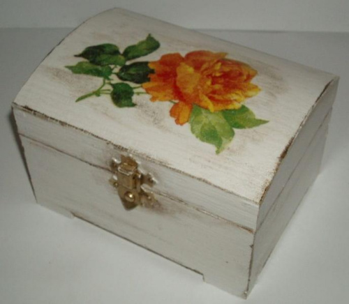 Rękodzieło dostępne w sprzedaży -szkatułka z różanym motywem - pytania na gogana@wp.pl #rękodzieło #decoupage #galeria #gogana1