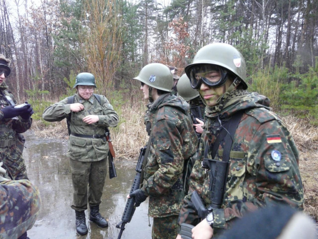 ***PRZEDMIOTY MAJĄCE ZNAKI SWASTYKI , LUB INNE ZNAKI FASZYSTOWSKIE MAJĄ JEDYNIE CHARAKTER KOLEKCJONERSKI, LUB SĄ PRZEZNACZONE DO REKONSTRUKCJI HISTORYCZNEJ ! W ŻADNYM WYPADKU NIE PROPAGUJĄ , ANI NIE NAWOŁUJĄ DO IDEOLOGII FASZYSTOWSKIEJ !!!