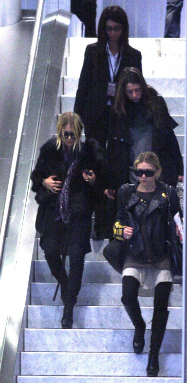 MK and Ash arrive in Paris-paparazzi luty 2008