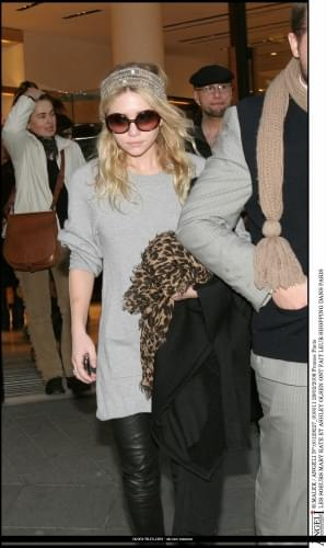 MK and Ash shopping in Paris-paparazzi luty 2008