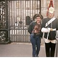 pod bramą Pałacu Buckingham Londyn Kwiecień 2004