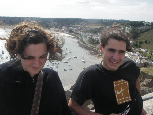 dzieci na zamku Mont Orgueil Castle Jersey 2006 #morze #Jersey