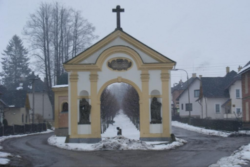 droga do klasztoru w Kralikach