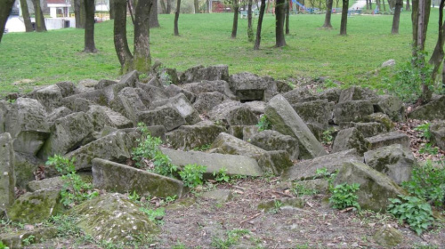 Tajemnicze kamienie na Dąbiu w Krakowie. #Kamienie #Kraków #Dąbie