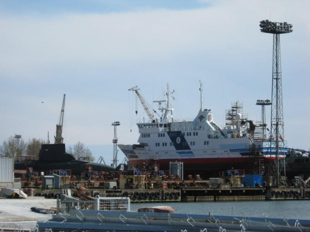 Statek badawczo-szkoleniowy Akademii Morskiej w Gdyni Horyzont II w suchym doku