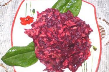 Buraczki z awokado.Przepisy na : http://www.kulinaria.foody.pl/ , http://www.kuron.com.pl/ i http://kulinaria.uwrocie.info/ #surówki #buraczki #awokado #DodatkiDoIIDań #obiad #jedzenie #kulinaria