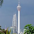 Kuala Lumpur Orchid Garden Ogród Orchidei) i widok na Petronas Towers oraz Menara Kuala Lumpur