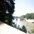 Rzym-rzeka Tybr z widokiem na wyspę Tyberinę