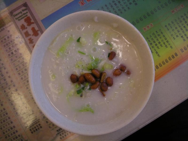 Hong Kong - Boat Congee (kleik z ryzu z orzeszkami, jarzynami i suszonymi krewetkami) sniadanie idealne #jedzenie #azja #HongKong