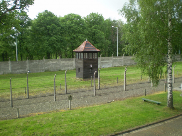 AUSCHWITZ