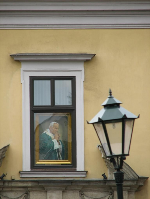 portret Jana Pawła II na Franciszkańskiej