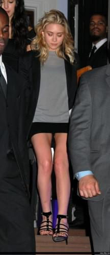 Ashley leaving CFDA event-paparazzi maj 2008