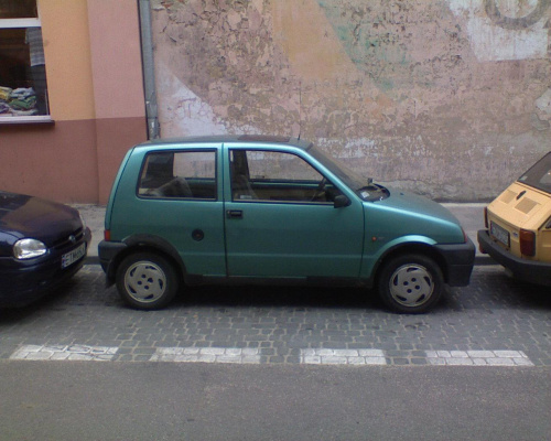 Wierzcie lub nie, ale tak zaparkowałem, bez wjeżdżania na kraweżnik :-))) CC to bardzo zwrotne autko :-)) #fiat #zwrotnośc #tomaszów