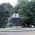 fontanna w parku przy Pałacu Kultury i Nauki od str. Alej Jeroozlimskich