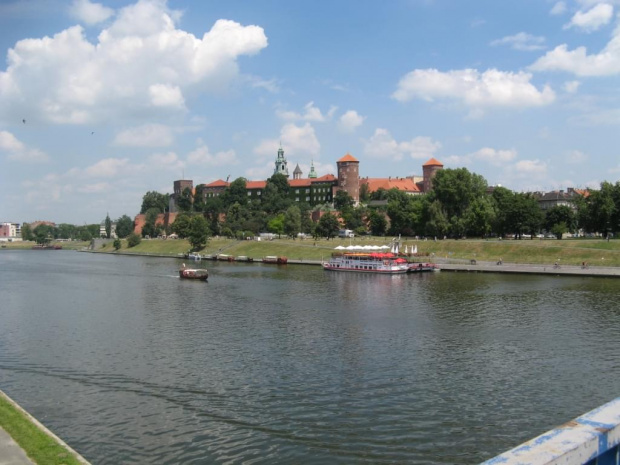 Widok na Wawel z Mostu Grunwaldzkiego.