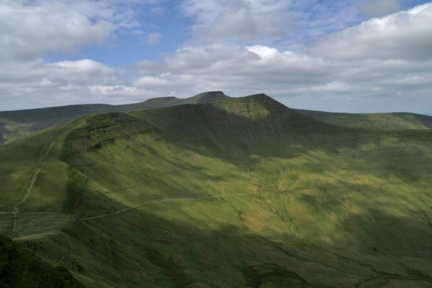 Od prawej: Cribyn, Pen y Fan i Corn Du. #góry