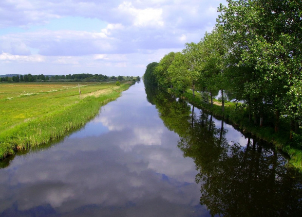 Kanał Bydgoski #rzeka #natura #krajobraz #niebo #chmury #wiosna