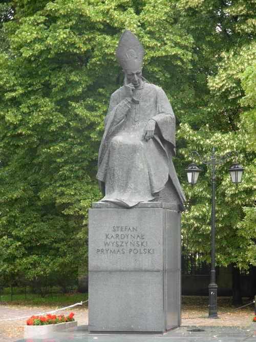 Pomnik Kardynała Wyszyńskiego na Krakowskim Przedmieściu #Warszawa