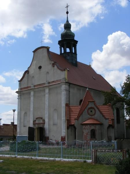 kościół w Sławsku Wielkim został zbudowany w 1760 r. w miejsce poprzednich drewnianych. W 1819 r. kościół spłonął, a następnie go odbudowano. #kościół