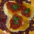 Camembert z pomarańczą.Przepisy na : http://www.kulinaria.foody.pl/ , http://www.kuron.com.pl/ i http://kulinaria.uwrocie.info #ser #camembert #przekąska #śniadanie #kolacja #jedzenie #kulinaria #gotowanie #PrzepisyKulinarne