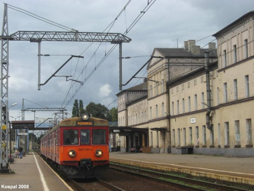 09.08.2008r. (Krzyż) EN57-653 stoi gotowy do odjazdu jako pociąg osobowy do Poznania Gł.
