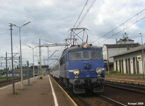 09.08.2008 (Krzyż) EP08-008 wjeżdża na stację z pociągiem exspresowym Mewa rel.Szczecin Gł - Warszawa Wsch. #EP08 #PKP #exspres #Intercity #Mewa