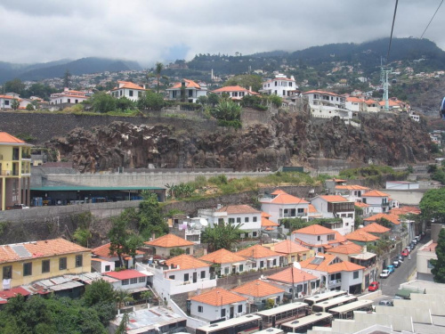 Widok z kolejki linowej na Funchal