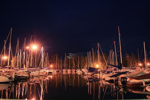 port nocą pięknie wyglada