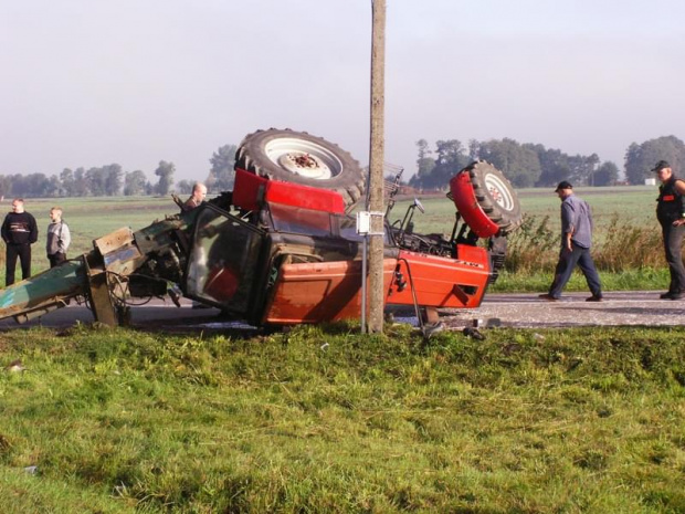 Na szczęście nie było ofiar.Ucierpiał sprzęt rolniczy....