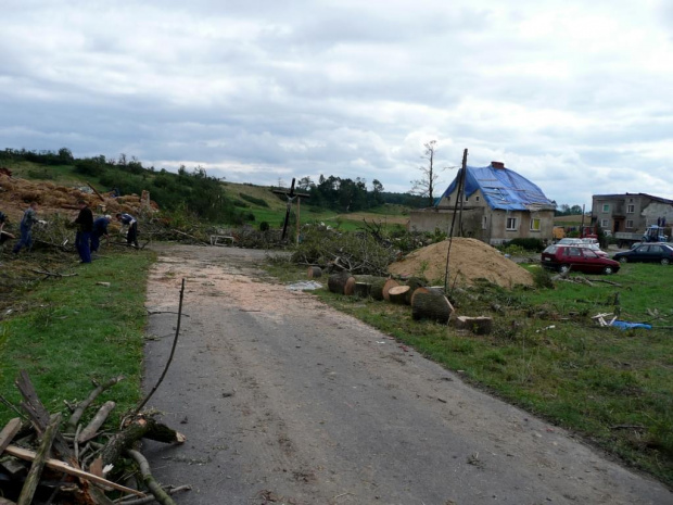 Przez moją wieś 15.08.2008 przeszło tornado... #PoTornado #wieś #widok