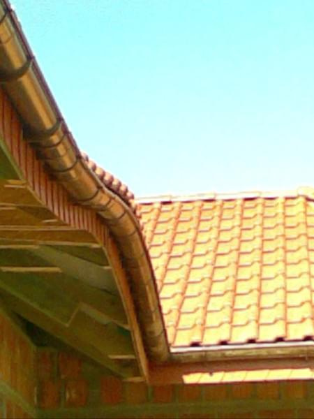 Lipiec 2008 - Dach - jak NIE POWINIEN wyglądać łuk ... mało zawału nie dostałem ..